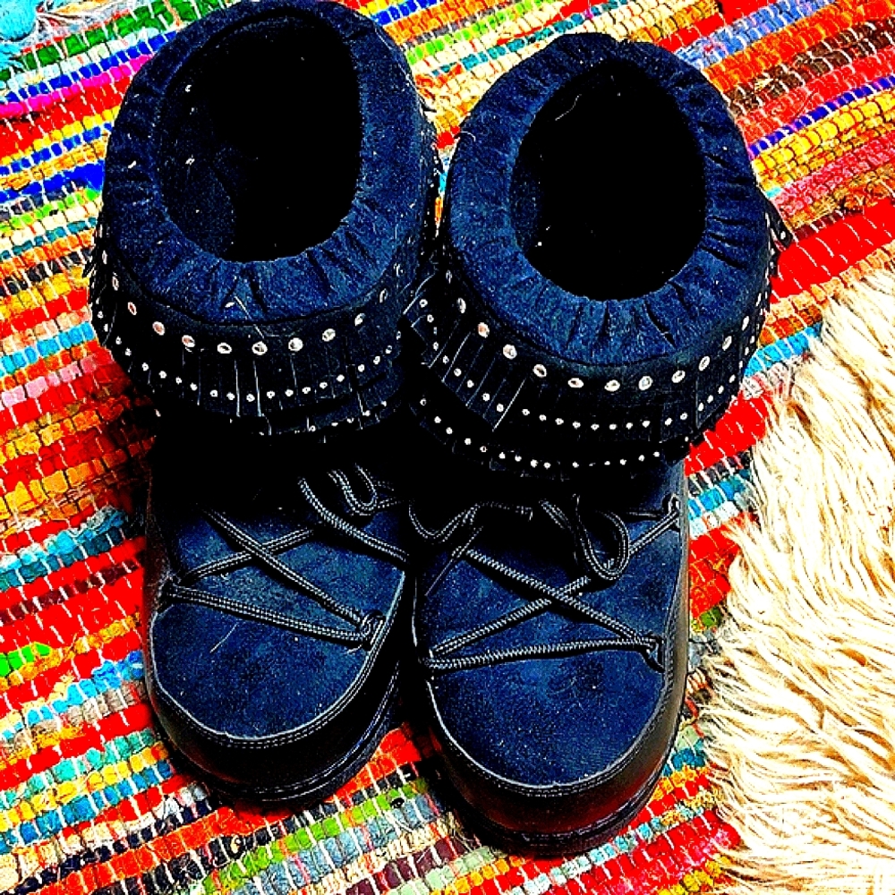 Cape Robin Silver Studded Black Suede Snow Boots